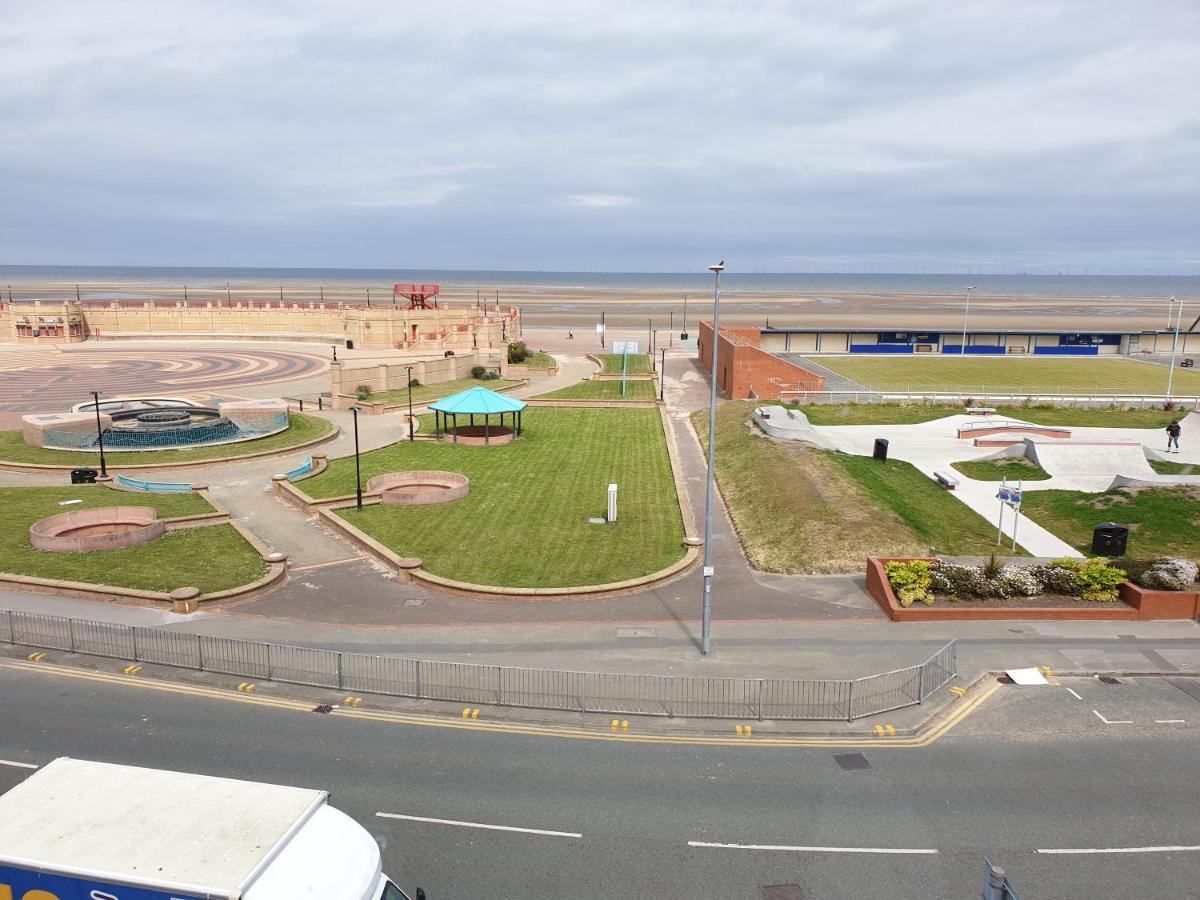 Hotel Sand Beach Rhyl Esterno foto