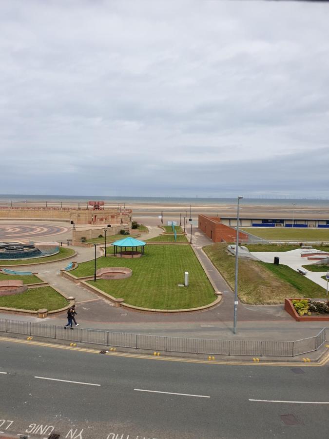 Hotel Sand Beach Rhyl Esterno foto