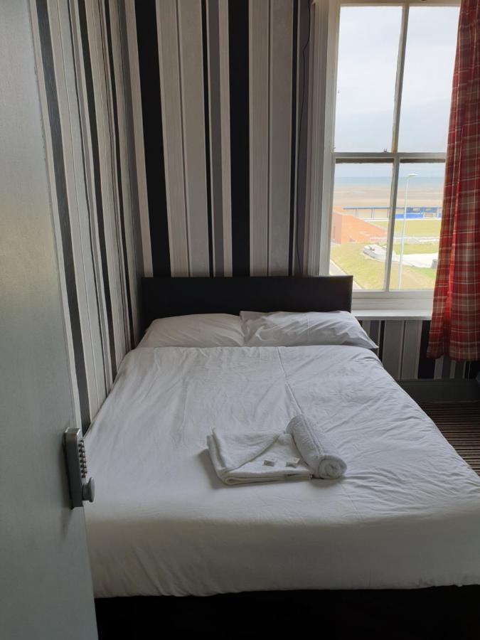 Hotel Sand Beach Rhyl Esterno foto