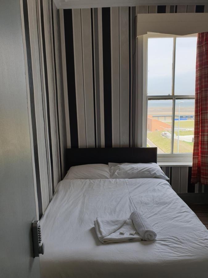 Hotel Sand Beach Rhyl Esterno foto