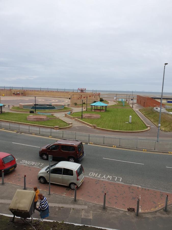 Hotel Sand Beach Rhyl Esterno foto