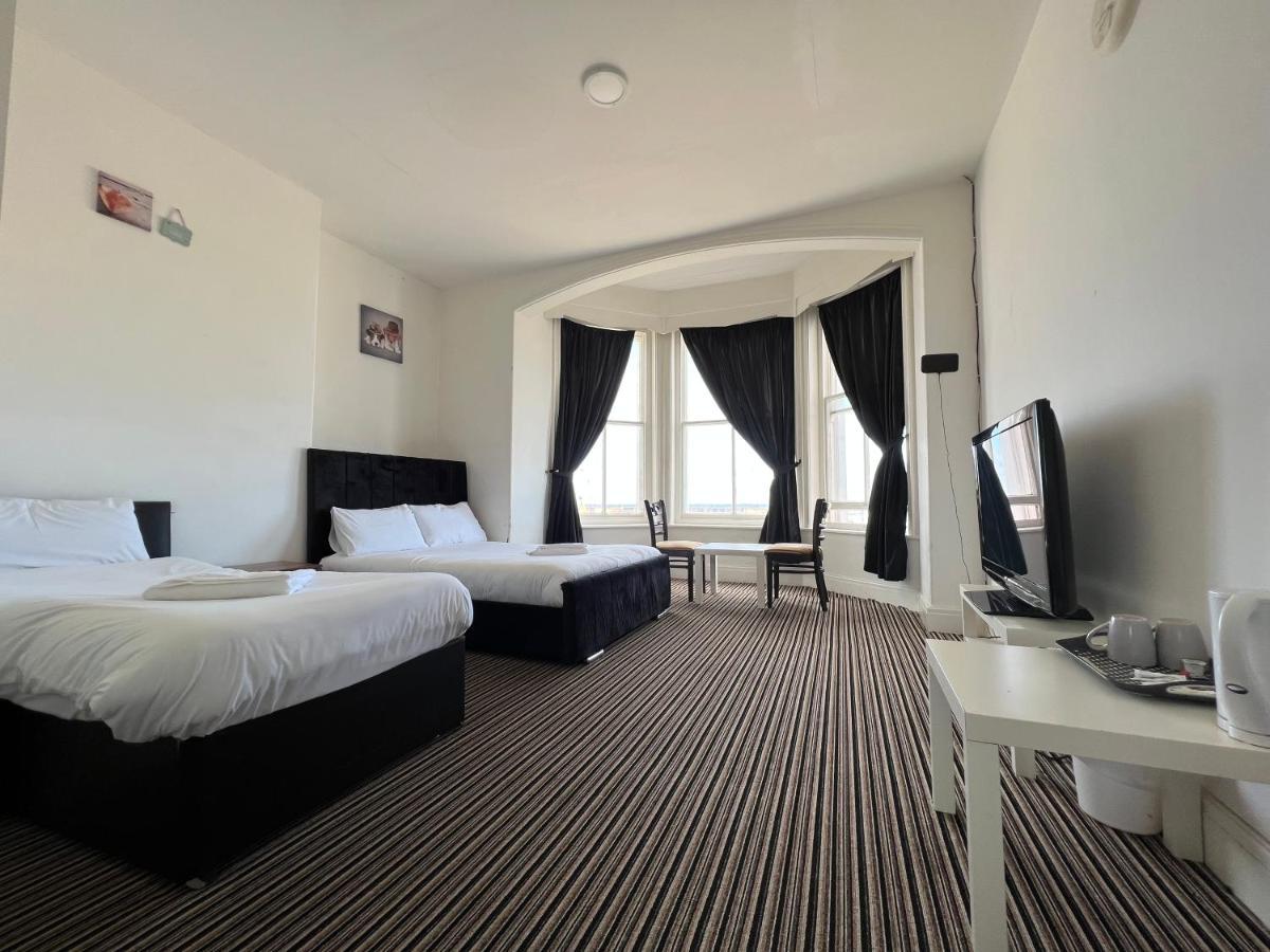 Hotel Sand Beach Rhyl Esterno foto